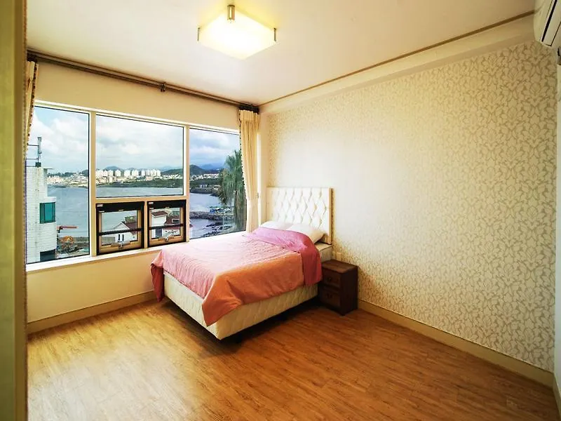 Navis Hotel Jeju 3*,