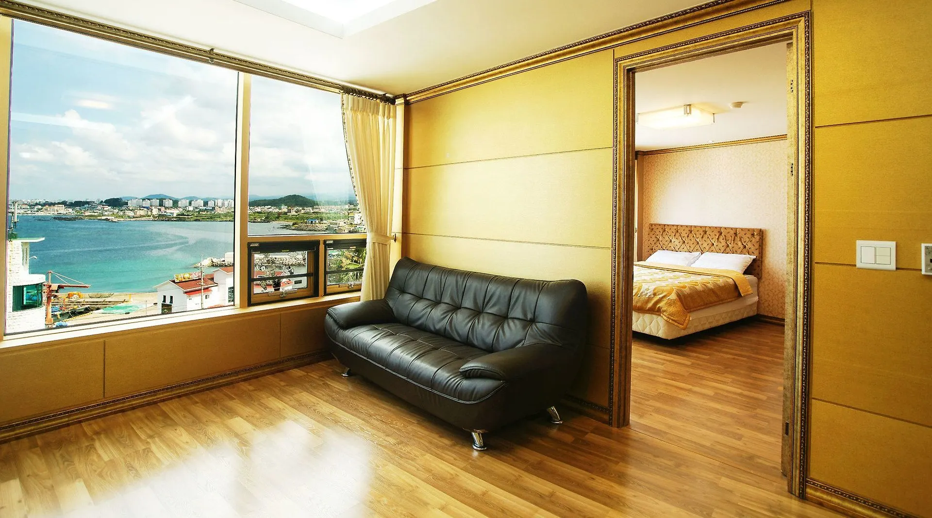 Navis Hotel Jeju 3*,