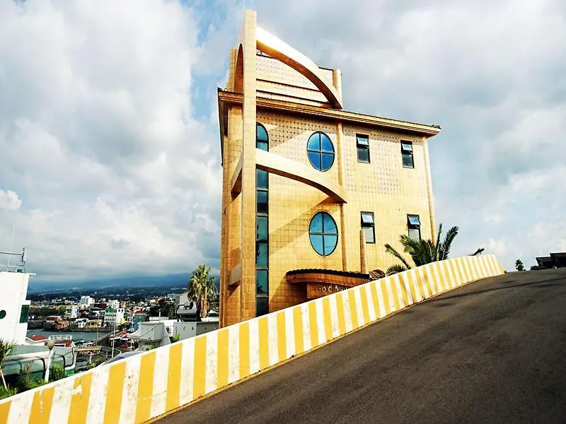 Navis Hotel Jeju 3*,