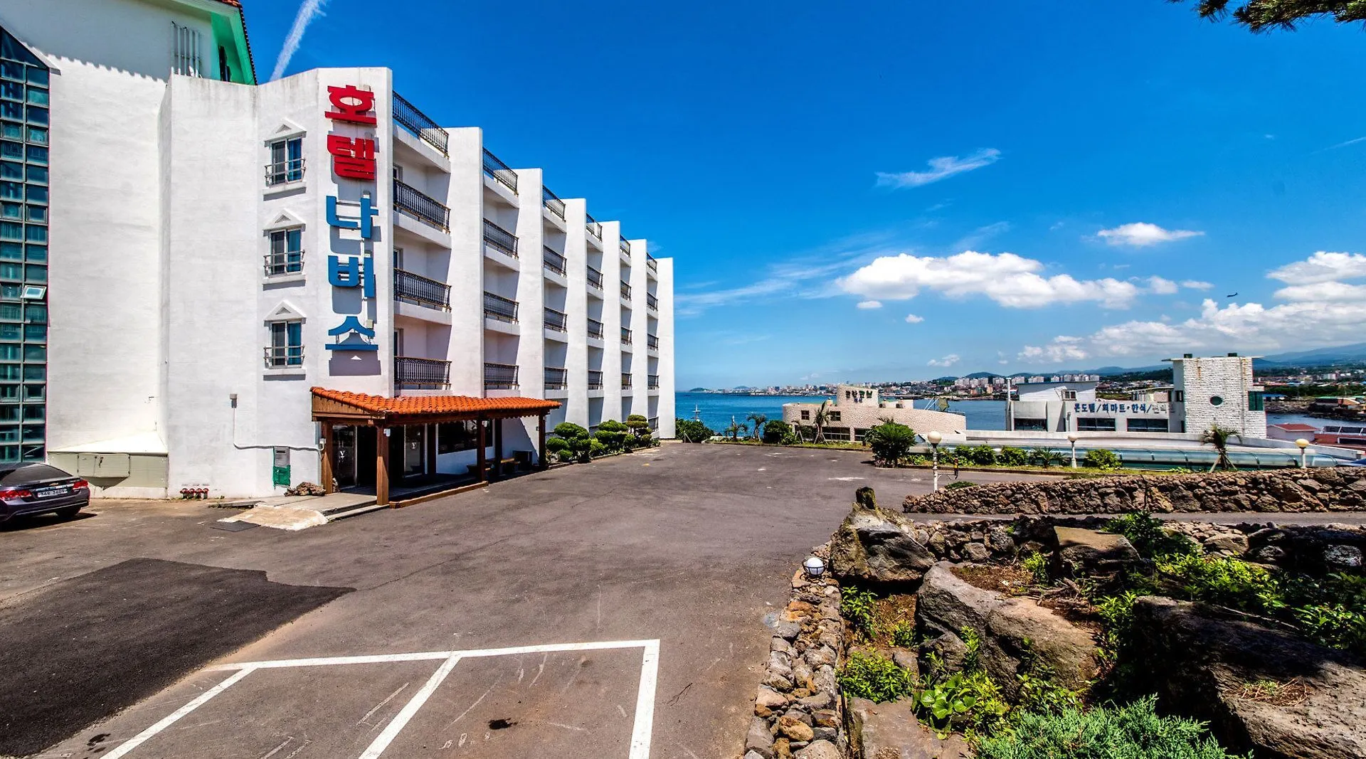 Navis Hotel Jeju 3*,