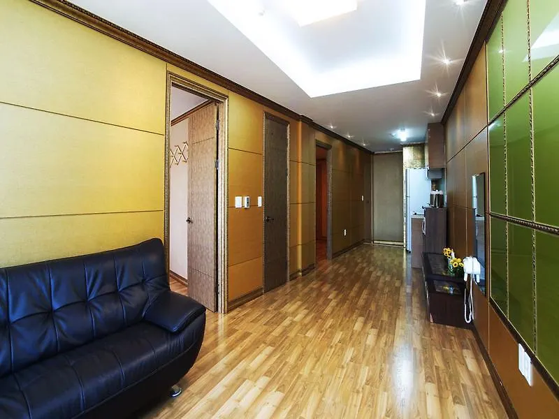 Navis Hotel Jeju 3*,